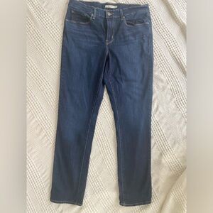 Levi’s Classic Straight Leg Women’s Dark Wash Blue Jeans Size 12 Long Red Tab